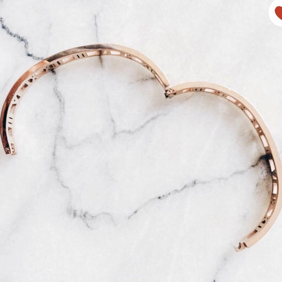 Rose gold Roman numeral cuff - Picture 3 of 8